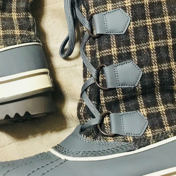 Skechers 9 NWOT Plaid Fur Winter Boots Outdoor ❄️ - Picture 2 of 3